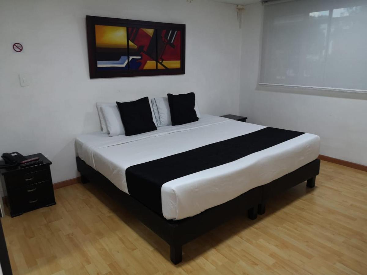 Hotel Santiago Plaza Богота Екстериор снимка