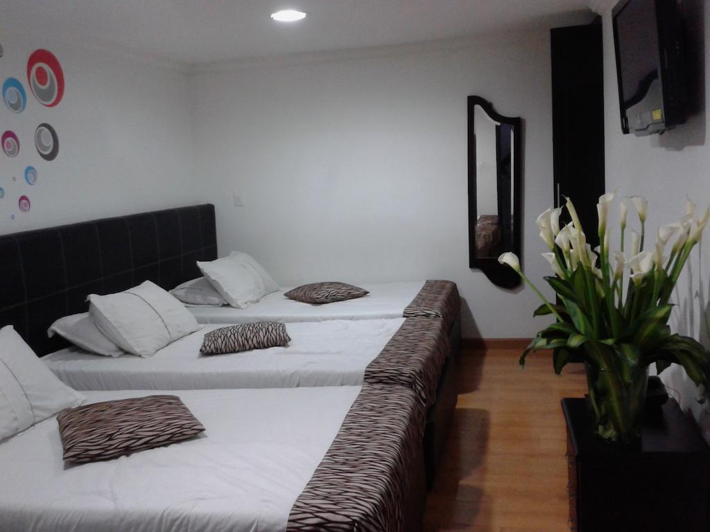Hotel Santiago Plaza Богота Стая снимка