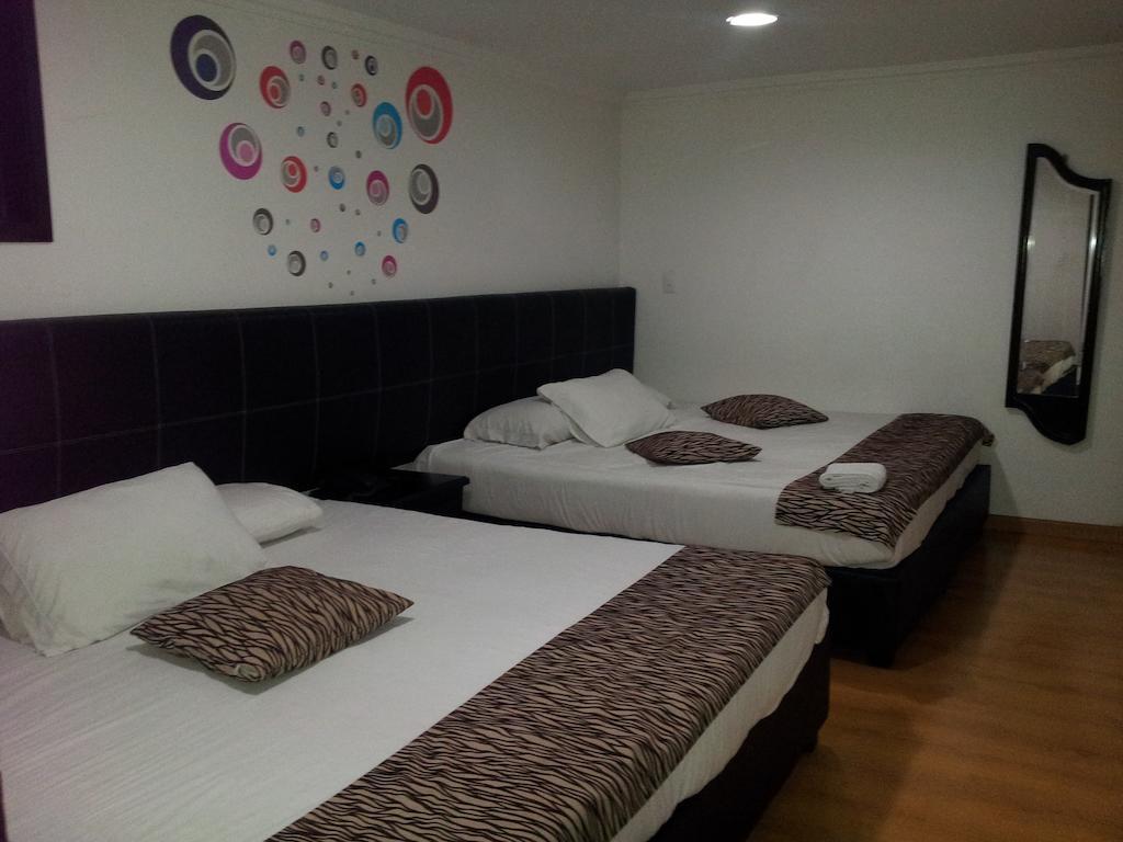 Hotel Santiago Plaza Богота Стая снимка